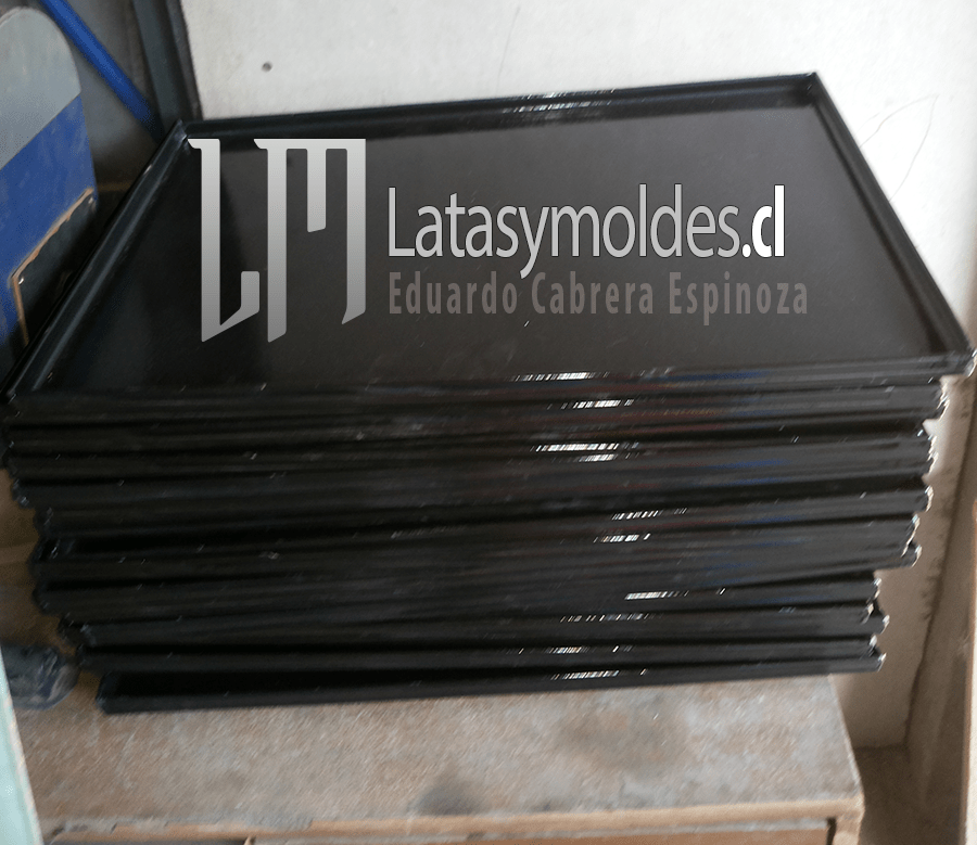 Bandeja enlozada lisa de 65x58cm. – Fabrica de Latas y moldes, Servicio de  venta y fabricación a pedido