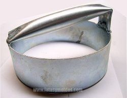Molde cortador para empanadas mango de fierro - Imagen 2