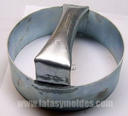 Molde cortador para empanadas mango de fierro